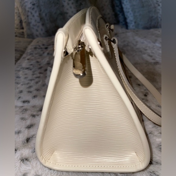 Authentic Louis Vuitton Madeleine PM Epi Ivory Leather Shoulder Bag - Picture 10 of 12
